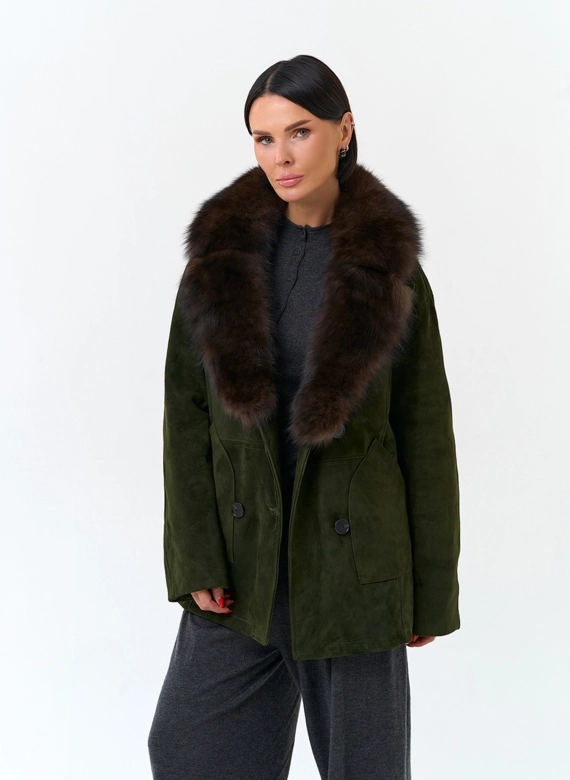 Женский пуховик из натуральной замши фото
