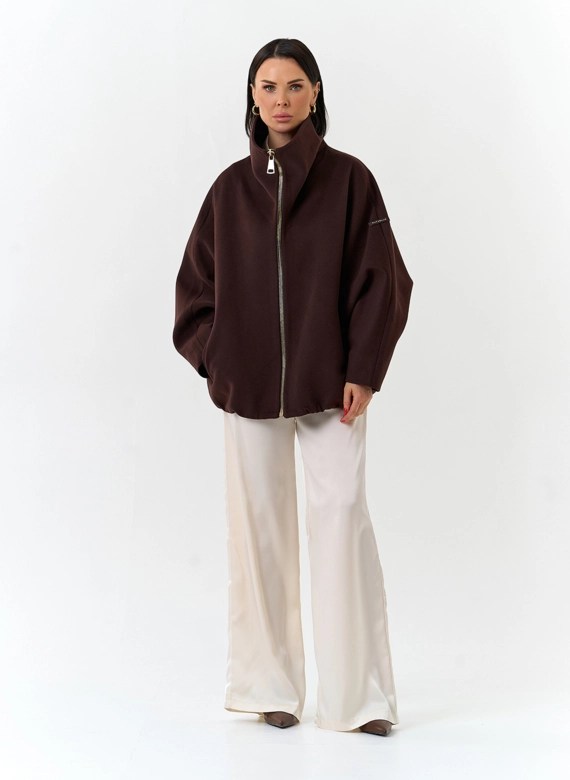 Женское укороченное пальто с высоким воротником