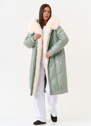 Женский пуховик из эко кожи с отделкой из эко меха