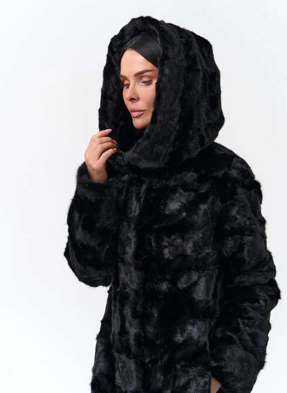 Шуба из меха норки с капюшоном