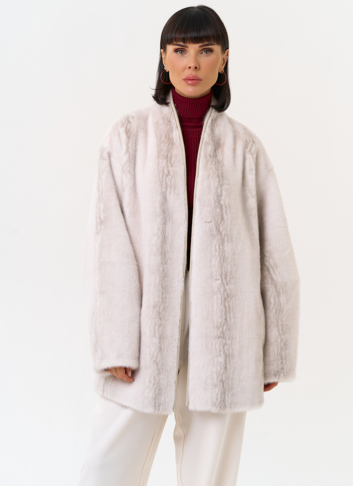 Светлая шуба из эко меха