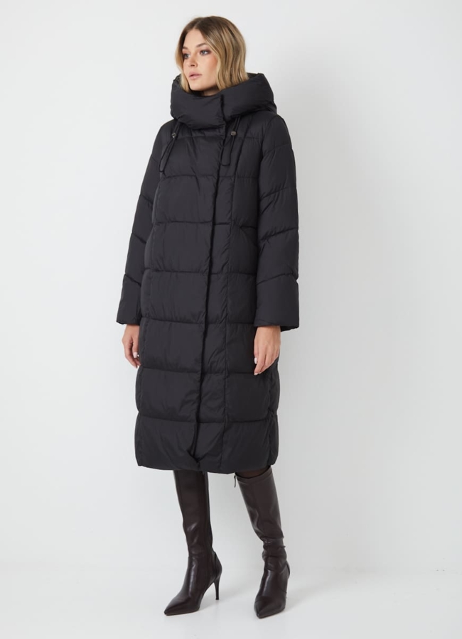 Женский пуховик черного цвета с капюшоном модель № 31152 в рассрочку