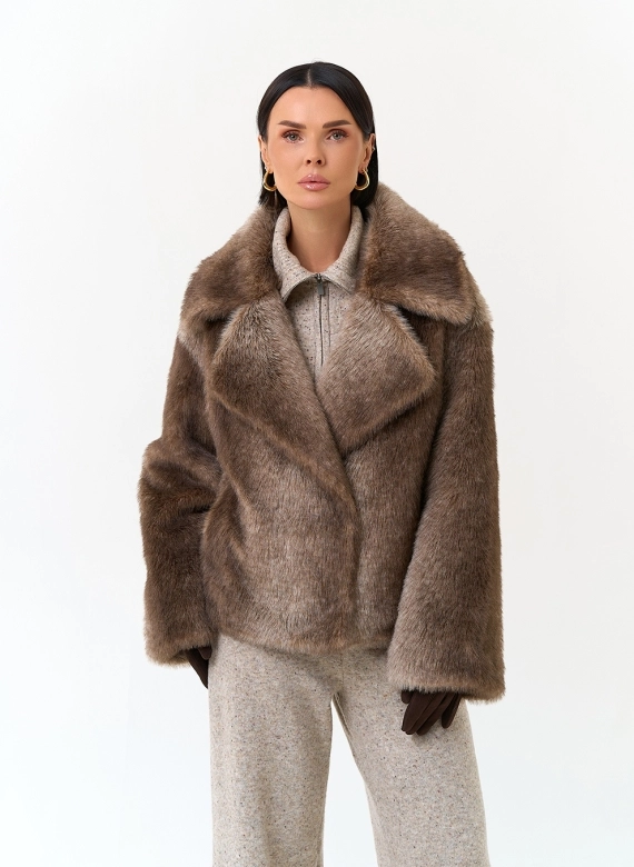 Женская куртка из эко меха фото