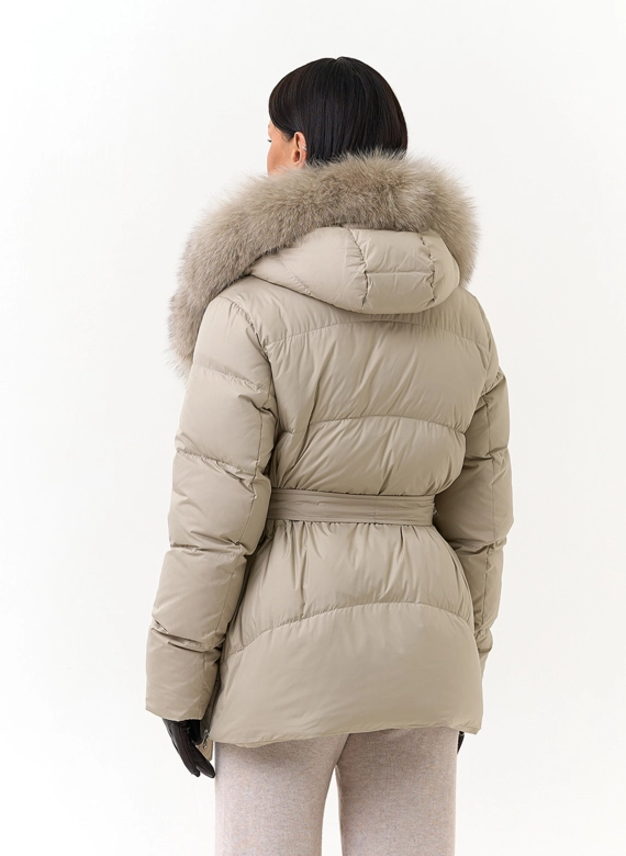 Женский пуховик с капюшоном из меха песца фото