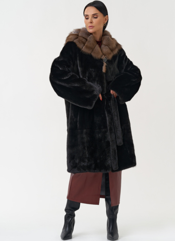Норковая шуба с капюшоном из меха куницы