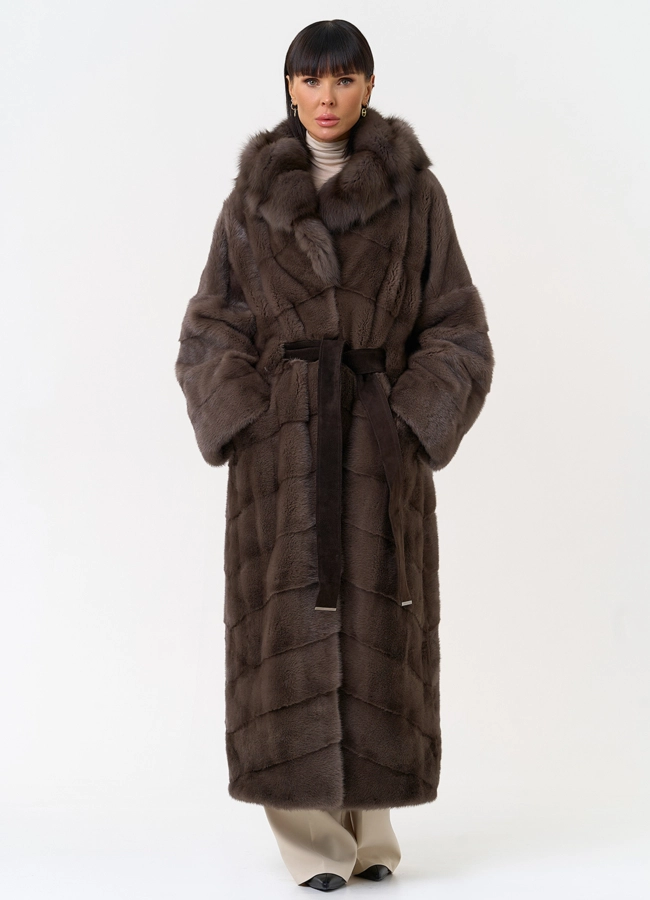 Длинная шуба из меха норки с капюшоном из меха куницы модель № 34403 универмаг малина фото
