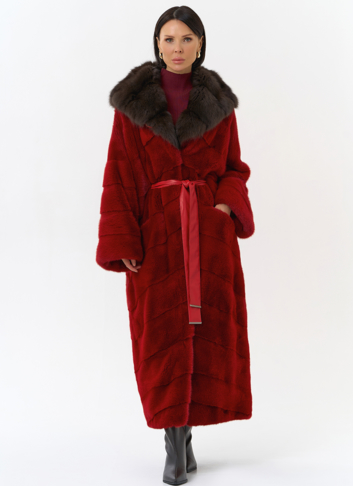 Красная норковая шуба с капюшоном из меха куницы Красная норковая шуба с капюшоном из меха куницы