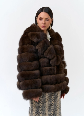 Короткая шуба из меха песца с английским воротником
