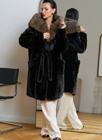 Норковая шуба с капюшоном из меха куницы