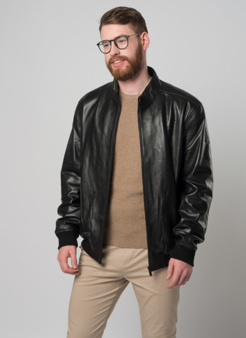 Мужская кожаная куртка на молнии