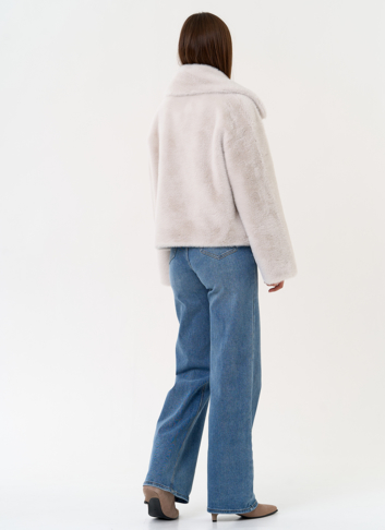 Женская куртка из эко меха с английским воротником