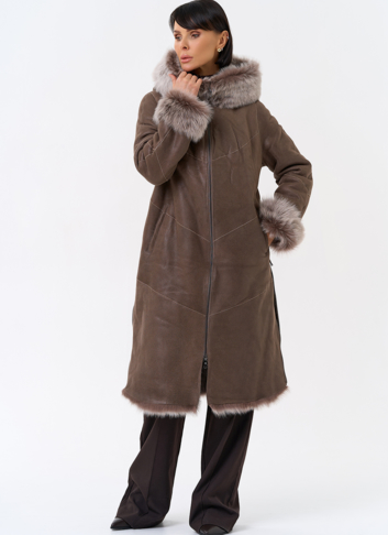 Женская натуральная дубленка с капюшоном