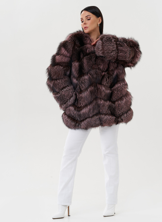 Женская шуба из меха чернобурки розового цвета